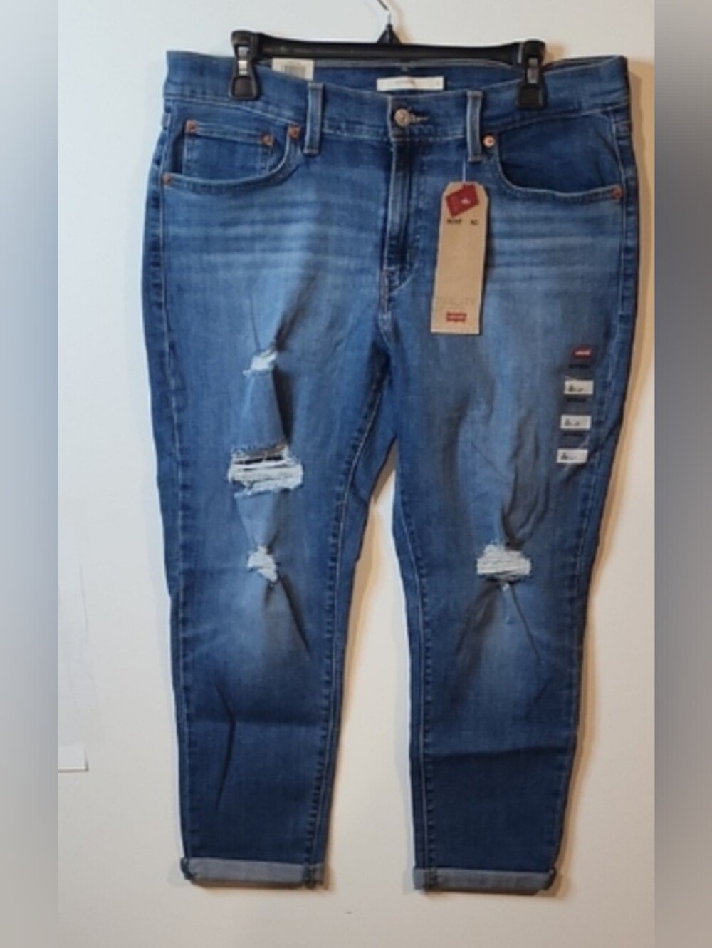 Levi's Boyfriend Cropped Jeans Ripped Details NWT Size 31 X 27